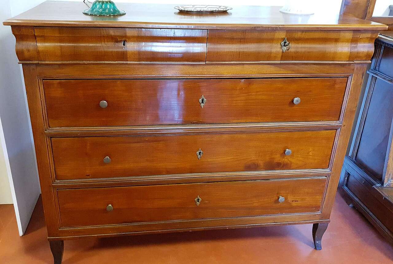 Antique cherry chest of drawers Drawers