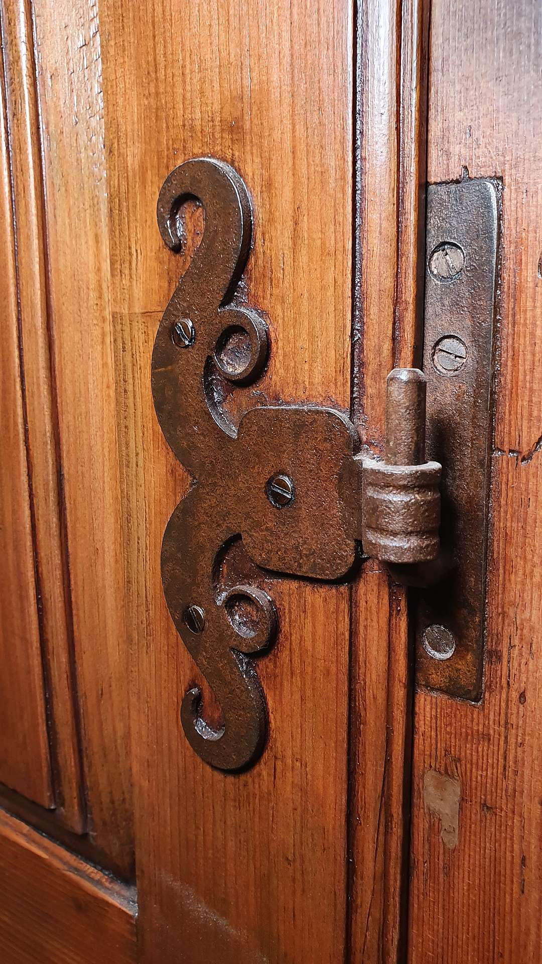 Dispensa trentina antica Credenza Antica e Vetrina Antica